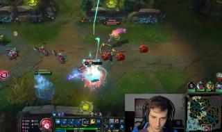 两个阿狸互相用技能 两个阿狸互相用技能